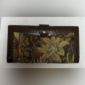 VINTAGE: St. Michael’s | Marks and Spencer tapestry wallet.